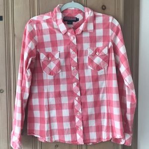 Women’s pink check vineyard vines button down.